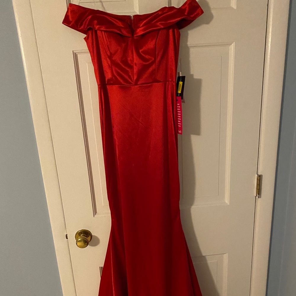 red mermaid style prom dress